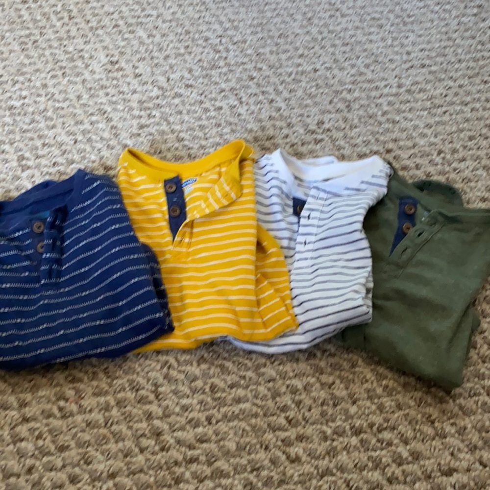 Lot of short sleeved old navy onesies 18-24mo